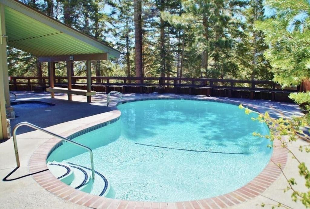 Cozy Condo Walking Distance To Village And Gondola W/ Pool/ Jacuzzi Sleeps 4. Mammoth Lakes Exterior foto